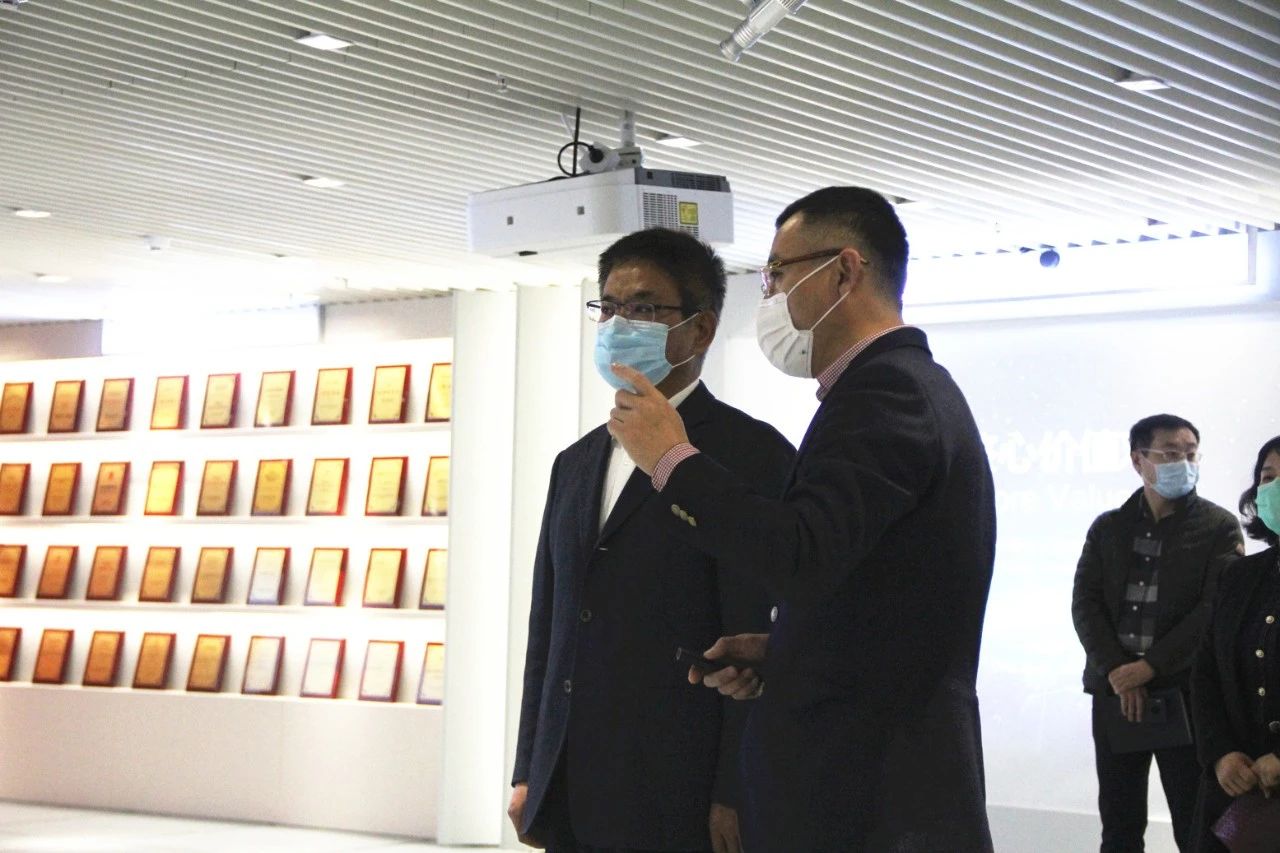 乾程集团接待崂山区委向导到访